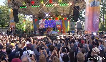Sting & Shaggy perform in Central Park...